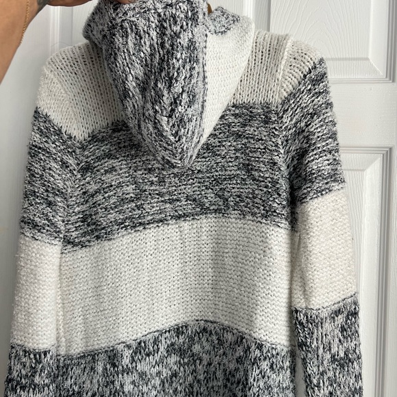 Micheal Kors sweater Medium - Picture 4 of 10